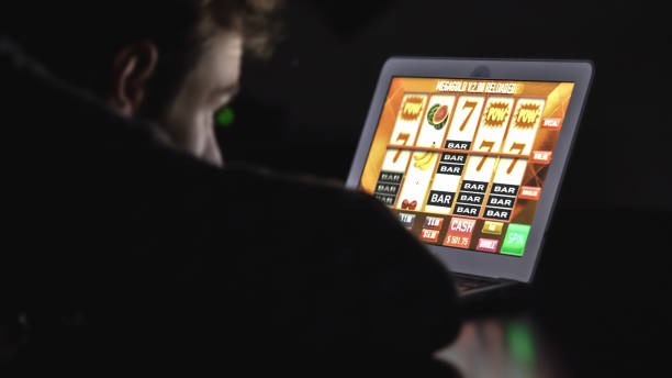Mobile phone screen showing Dragon Tiger betting interface with stake input and Dragon/Tiger/Tie buttons